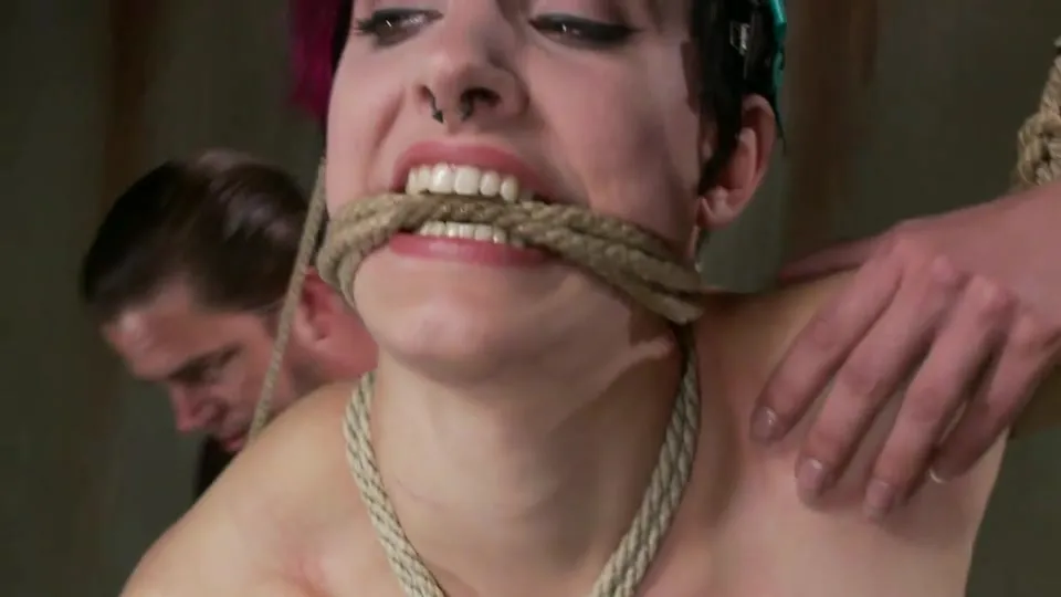 Young punk girl got hung by ropes and pussy rubbed