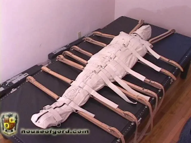 Mummification of a slave and total restraint with belts